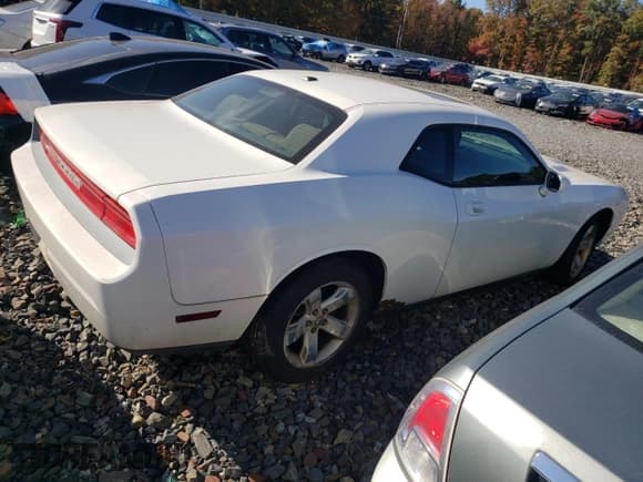 ✅ 2009 Dodge Challenger SE • VIN: 2B3LJ44V99H507724 • Lot: 76607684. Listed on Copart with 191,958 mi. Free auction sales archive from the USA and detailed vehicle history report at DreamBid. Image 3.