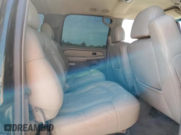 ✅ 2002 Chevrolet Suburban LT • VIN: 3GNFK16T82G306378 • Лот: 55460435. Опубликован ранее на Copart с пробегом 240 529 миль. Бесплатный доступ к архиву аукционных продаж из США и подробный отчёт об истории автомобиля на DreamBid. Изображение 11.