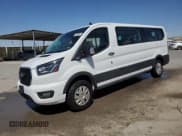 ✅ 2023 Ford Transit Passenger XL • VIN: 1FBAX2Y8XPKB08585 • Лот: 48351295. Опубликован ранее на Copart с пробегом 51 307 миль. Бесплатный доступ к архиву аукционных продаж из США и подробный отчёт об истории автомобиля на DreamBid. Изображение 1.