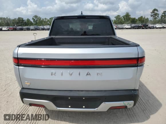 ✅ 2023 Rivian R1T Adventure • VIN: 7FCTGAAA1PN020612 • Lot: 72971044. Wystawiony na Copart z przebiegiem 7 858 mil. Bezpłatny archiwum sprzedaży aukcyjnych z USA i szczegółowy raport historii pojazdu na DreamBid. Zdjęcie 6.