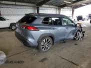 ✅ 2024 Toyota Corolla Cross XLE • VIN: 7MUDAAAG8RV083399 • Lot: 80332125. Wystawiony na Copart z przebiegiem 18 017 mil. Bezpłatny archiwum sprzedaży aukcyjnych z USA i szczegółowy raport historii pojazdu na DreamBid. Zdjęcie 3.