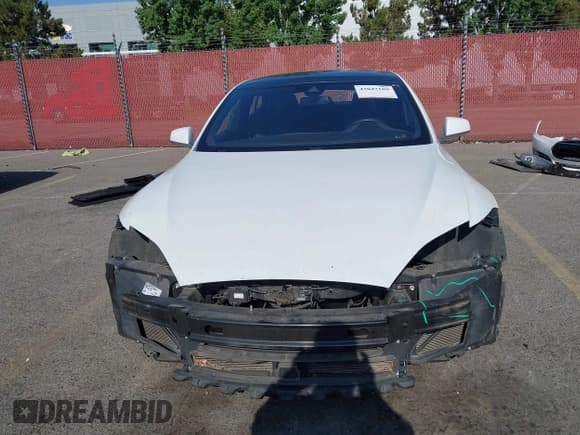 ✅ 2015 Tesla Model S 85D • VIN: 5YJSA1E42FF106175 • Lot: 42847189. Wystawiony na IAAI z przebiegiem 77 266 mil. Bezpłatny archiwum sprzedaży aukcyjnych z USA i szczegółowy raport historii pojazdu na DreamBid. Zdjęcie 13.