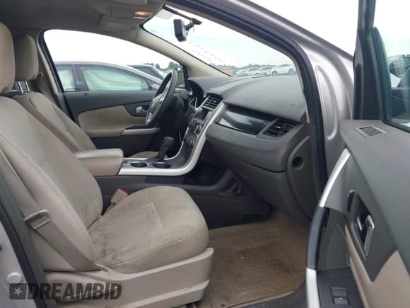 ✅ 2012 Ford Edge SE • VIN: 2FMDK3G9XCBA11832 • Lot: 43231979. Wystawiony na IAAI z przebiegiem 185 607 mil. Bezpłatny archiwum sprzedaży aukcyjnych z USA i szczegółowy raport historii pojazdu na DreamBid. Zdjęcie 5.