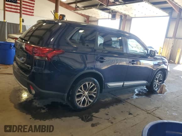 2016 Mitsubishi Outlander SE z VIN JA4AD3A38GZ004378, wystawiony jako Copart lot #84748135 z przebiegiem 120 247 mil mil oraz Szkoda całkowita • Salvage title. Historia ofert i sprzedaży dostępna na DreamBid. Obrazek 3.