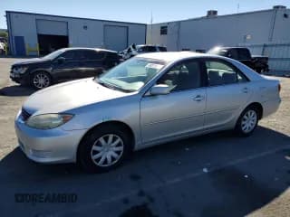 ✅ 2005 Toyota Camry LE • VIN: 4T1BE32KX5U629898 • Lot: 90012055. Listed on Copart with 354,018 mi. Free auction sales archive from the USA and detailed vehicle history report at DreamBid. Image 1.