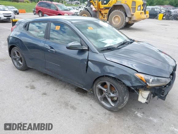 2019 Hyundai Veloster Premium z VIN KMHTG6AF2KU016593, wystawiony jako IAAI lot #42310151 z przebiegiem Nie podano mil oraz . Historia ofert i sprzedaży dostępna na DreamBid. Obrazek 18.
