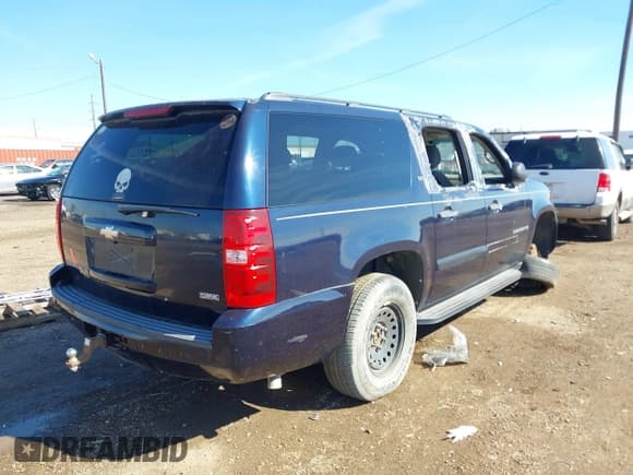 ✅ 2009 Chevrolet Suburban LS • VIN: 1GNFC16029R200974 • Lot: 41370873. Listed on IAAI with 207,649 mi. Free auction sales archive from the USA and detailed vehicle history report at DreamBid. Image 4.