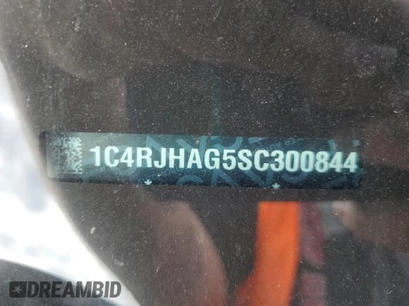 ✅ 2025 Jeep Grand Cherokee Altitude • VIN: 1C4RJHAG5SC300844 • Lot: 62761175. Listed on Copart with Not provided. Free auction sales archive from the USA and detailed vehicle history report at DreamBid. Image 13.