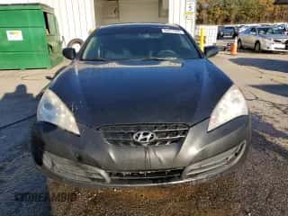 2010 Hyundai Genesis Coupe Premium с VIN KMHHT6KD0AU027573, выставлен на аукционе Copart как лот 84277434 с пробегом 189 341 миль миль и Списание • Salvage title. История ставок и продаж доступна на DreamBid. Изображение 5.