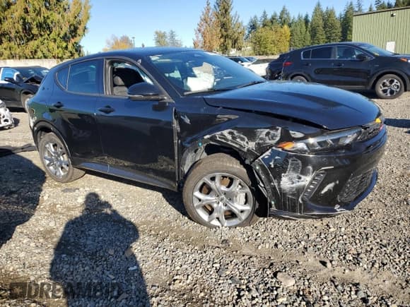 ✅ 2024 Dodge Hornet R/T • VIN: ZACPDFCW1R3A26322 • Lot: 86514075. Wystawiony na Copart z przebiegiem 32 662 mil. Bezpłatny archiwum sprzedaży aukcyjnych z USA i szczegółowy raport historii pojazdu na DreamBid. Zdjęcie 4.