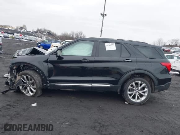 ✅ 2021 Ford Explorer Platinum • VIN: 1FM5K8HCXMGC37214 • Lot: 41561136. Wystawiony na IAAI z przebiegiem 51 812 mil. Bezpłatny archiwum sprzedaży aukcyjnych z USA i szczegółowy raport historii pojazdu na DreamBid. Zdjęcie 14.