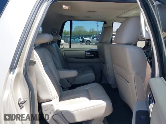 ✅ 2017 Lincoln Navigator • VIN: 5LMJJ3HT9HEL12097 • Lot: 42016473. Wystawiony na IAAI z przebiegiem 132 476 mil. Bezpłatny archiwum sprzedaży aukcyjnych z USA i szczegółowy raport historii pojazdu na DreamBid. Zdjęcie 8.