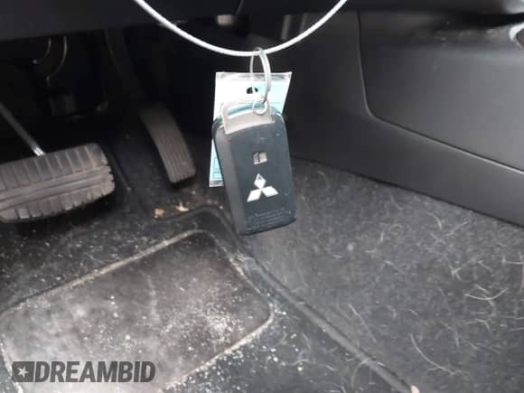 ✅ 2020 Mitsubishi Outlander SE • VIN: JA4AD3A36LJ000323 • Lot: 43244287. Wystawiony na IAAI z przebiegiem 63 709 mil. Bezpłatny archiwum sprzedaży aukcyjnych z USA i szczegółowy raport historii pojazdu na DreamBid. Zdjęcie 11.