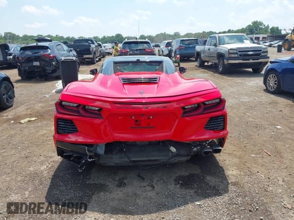 ✅ 2021 Chevrolet Corvette 3LT • VIN: 1G1YC3D43M5110776 • Lot: 42822499. Listed on IAAI with 26,440 mi. Free auction sales archive from the USA and detailed vehicle history report at DreamBid. Image 16.