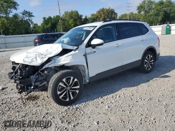 ✅ 2022 Volkswagen Tiguan S • VIN: 3VV0B7AX1NM116926 • Lot: 69102885. Wystawiony na Copart z przebiegiem 48 280 mil. Bezpłatny archiwum sprzedaży aukcyjnych z USA i szczegółowy raport historii pojazdu na DreamBid. Zdjęcie 1.