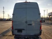 ✅ 2019 Mercedes-Benz Sprinter Cargo • VIN: WD4PF0CD6KP052986 • Lot: 93254625. Wystawiony na Copart z przebiegiem 80 896 mil. Bezpłatny archiwum sprzedaży aukcyjnych z USA i szczegółowy raport historii pojazdu na DreamBid. Zdjęcie 6.