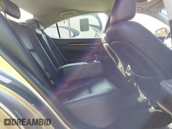 ✅ 2015 Lexus ES 330 • VIN: JTHBK1GG1F2158824 • Lot: 43381542. Wystawiony na IAAI z przebiegiem 137 678 mil. Bezpłatny archiwum sprzedaży aukcyjnych z USA i szczegółowy raport historii pojazdu na DreamBid. Zdjęcie 8.