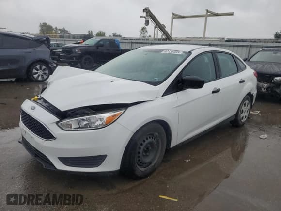✅ 2018 Ford Focus S • VIN: 1FADP3E28JL269569 • Лот: 82136435. Опубликован ранее на Copart с пробегом 50 126 миль. Бесплатный доступ к архиву аукционных продаж из США и подробный отчёт об истории автомобиля на DreamBid. Изображение 1.