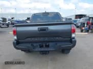 ✅ 2021 Toyota Tacoma SR5 • VIN: 5TFAZ5CN0MX112812 • Lot: 43492624. Wystawiony na IAAI z przebiegiem 59 113 mil. Bezpłatny archiwum sprzedaży aukcyjnych z USA i szczegółowy raport historii pojazdu na DreamBid. Zdjęcie 17.