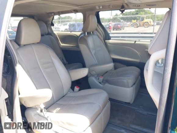 ✅ 2013 Toyota Sienna XLE • VIN: 5TDDK3DC0DS051969 • Лот: 42344494. Опубликован ранее на IAAI с пробегом 166 890 миль. Бесплатный доступ к архиву аукционных продаж из США и подробный отчёт об истории автомобиля на DreamBid. Изображение 8.