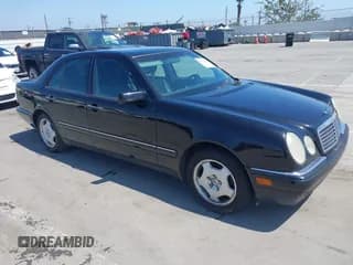 ✅ 1999 Mercedes-Benz E 320 • VIN: WDBJF70H0XA776004 • Lot: 42502705. Wystawiony na IAAI z przebiegiem 196 989 mil. Bezpłatny archiwum sprzedaży aukcyjnych z USA i szczegółowy raport historii pojazdu na DreamBid. Zdjęcie 1.