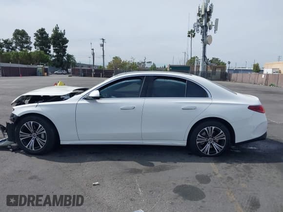 ✅ 2024 Mercedes-Benz E 350 • VIN: W1KLF4HB9RA006076 • Лот: 41680202. Опубликован ранее на IAAI с пробегом 30 903 миль. Бесплатный доступ к архиву аукционных продаж из США и подробный отчёт об истории автомобиля на DreamBid. Изображение 13.