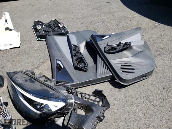 ✅ 2022 Volkswagen ID.4 Pro • VIN: WVGRMPE29NP043986 • Lot: 63934603. Listed on Copart with 134 mi. Free auction sales archive from the USA and detailed vehicle history report at DreamBid. Image 12.