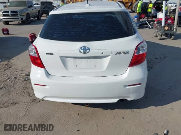 ✅ 2010 Toyota Matrix • VIN: 2T1KU4EE7AC196129 • Lot: 43397487. Listed on IAAI with 228,087 mi. Free auction sales archive from the USA and detailed vehicle history report at DreamBid. Image 16.