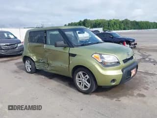✅ 2010 Kia Soul + • VIN: KNDJT2A29A7163097 • Lot: 42710348. Wystawiony na IAAI z przebiegiem 152 312 mil. Bezpłatny archiwum sprzedaży aukcyjnych z USA i szczegółowy raport historii pojazdu na DreamBid. Zdjęcie 1.