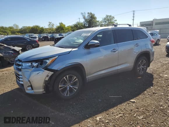 ✅ 2018 Toyota Highlander LE Plus • VIN: 5TDBZRFH4JS805899 • Lot: 84879095. Listed on Copart with 91,378 mi. Free auction sales archive from the USA and detailed vehicle history report at DreamBid. Image 1.