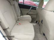 ✅ 2010 Toyota Highlander Sport • VIN: 5TDXK3EH4AS003555 • Lot: 42219422. Wystawiony na IAAI z przebiegiem 209 916 mil. Bezpłatny archiwum sprzedaży aukcyjnych z USA i szczegółowy raport historii pojazdu na DreamBid. Zdjęcie 8.