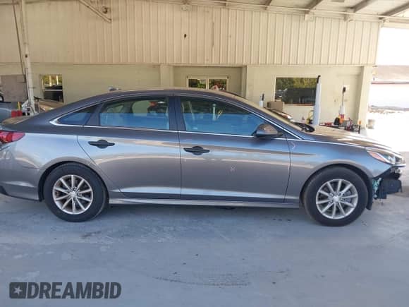 2018 Hyundai Sonata SE с VIN 5NPE24AF6JH709143, выставлен на аукционе IAAI как лот 43313709 с пробегом 62 774 миль миль и . История ставок и продаж доступна на DreamBid. Изображение 14.