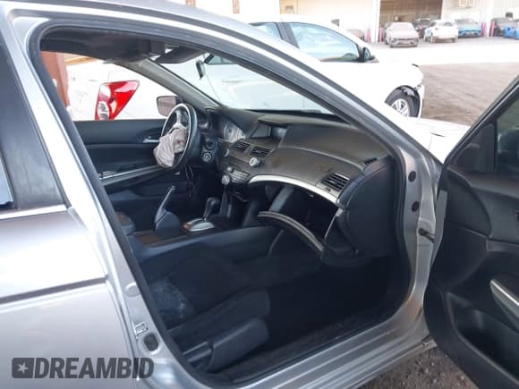 ✅ 2010 Honda Accord EX • VIN: 1HGCP2F73AA139741 • Lot: 43805171. Listed on IAAI with 106,906 mi. Free auction sales archive from the USA and detailed vehicle history report at DreamBid. Image 5.