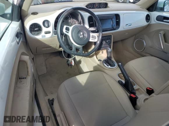 ✅ 2015 Volkswagen Beetle 2.0L TDI • VIN: 3VWJA7AT2FM621844 • Лот: 82663975. Опубликован ранее на Copart с пробегом 69 613 миль. Бесплатный доступ к архиву аукционных продаж из США и подробный отчёт об истории автомобиля на DreamBid. Изображение 8.