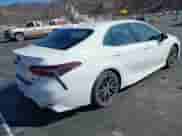 2022 Toyota Camry SE z VIN 4T1G11AK9NU047993, wystawiony jako IAAI lot #43315367 z przebiegiem 70 901 mil mil oraz . Historia ofert i sprzedaży dostępna na DreamBid. Obrazek 4.