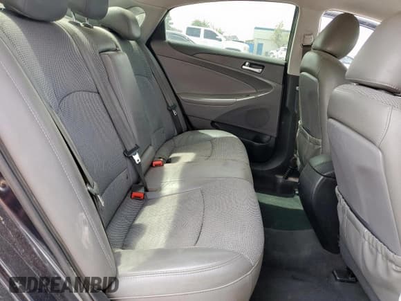 ✅ 2013 Hyundai Sonata SE • VIN: 5NPEC4AC2DH610925 • Lot: 57111395. Listed on Copart with 139,065 mi. Free auction sales archive from the USA and detailed vehicle history report at DreamBid. Image 10.