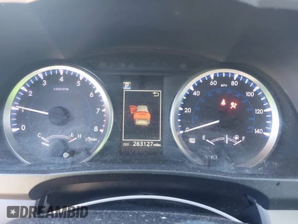 ✅ 2018 Toyota Highlander LE Plus • VIN: 5TDBZRFH3JS498564 • Lot: 43467595. Wystawiony na IAAI z przebiegiem 263 127 mil. Bezpłatny archiwum sprzedaży aukcyjnych z USA i szczegółowy raport historii pojazdu na DreamBid. Zdjęcie 7.