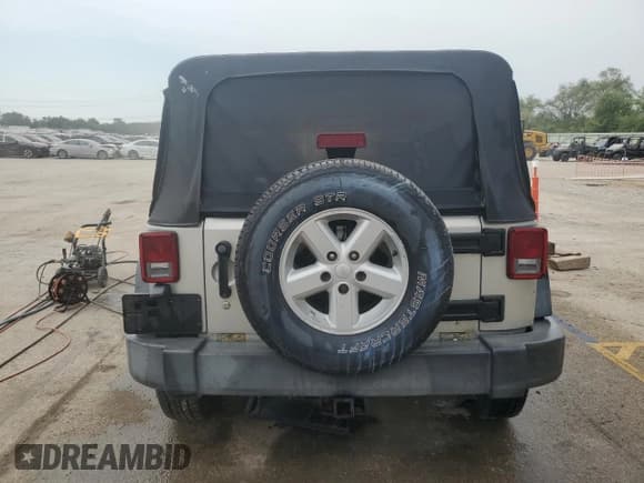 ✅ 2007 Jeep Wrangler X • VIN: 1J4GA39137L140393 • Lot: 68138715. Wystawiony na Copart z przebiegiem 187 621 mil. Bezpłatny archiwum sprzedaży aukcyjnych z USA i szczegółowy raport historii pojazdu na DreamBid. Zdjęcie 6.