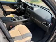 ✅ 2017 Jaguar F-Pace 35t Premium • VIN: SADCJ2BV7HA499324 • Lot: 42878561. Wystawiony na IAAI z przebiegiem 108 207 mil. Bezpłatny archiwum sprzedaży aukcyjnych z USA i szczegółowy raport historii pojazdu na DreamBid. Zdjęcie 5.