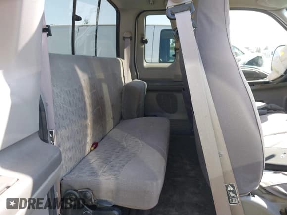 ✅ 2000 Ford F-250 XL • VIN: 1FTNX21F5YEA20887 • Лот: 42418515. Опубликован ранее на IAAI с пробегом 252 232 миль. Бесплатный доступ к архиву аукционных продаж из США и подробный отчёт об истории автомобиля на DreamBid. Изображение 8.
