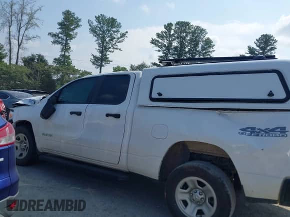 2019 Ram 1500 Tradesman z VIN 1C6SRFCT8KN601628, wystawiony jako IAAI lot #43016581 z przebiegiem Nie podano mil oraz . Historia ofert i sprzedaży dostępna na DreamBid. Obrazek 13.