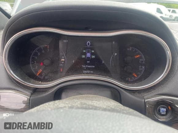 ✅ 2014 Jeep Grand Cherokee Overland • VIN: 1C4RJFCG7EC181541 • Lot: 71310765. Listed on Copart with 226,757 mi. Free auction sales archive from the USA and detailed vehicle history report at DreamBid. Image 8.