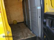 ✅ 2021 Chevrolet Express Cargo • VIN: 1GCWGAFP5M1167034 • Lot: 42161135. Wystawiony na Copart z przebiegiem 180 713 mil. Bezpłatny archiwum sprzedaży aukcyjnych z USA i szczegółowy raport historii pojazdu na DreamBid. Zdjęcie 11.