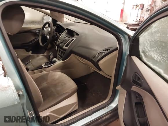 ✅ 2012 Ford Focus SE • VIN: 1FAHP3F2XCL409317 • Lot: 43889642. Wystawiony na IAAI z przebiegiem 183 023 mil. Bezpłatny archiwum sprzedaży aukcyjnych z USA i szczegółowy raport historii pojazdu na DreamBid. Zdjęcie 5.