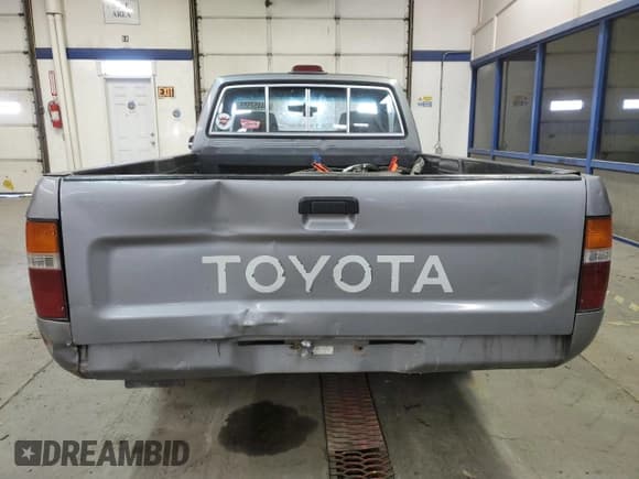✅ 1994 Toyota Pickup DX • VIN: JT4RN81P1R5196730 • Lot: 44457555. Listed on Copart with 121,866 mi. Free auction sales archive from the USA and detailed vehicle history report at DreamBid. Image 6.