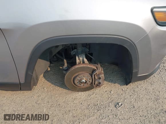 ✅ 2019 Jeep Cherokee Latitude Plus • VIN: 1C4PJMLB3KD288043 • Лот: 43130930. Опубликован ранее на IAAI с пробегом 193 872 миль. Бесплатный доступ к архиву аукционных продаж из США и подробный отчёт об истории автомобиля на DreamBid. Изображение 18.