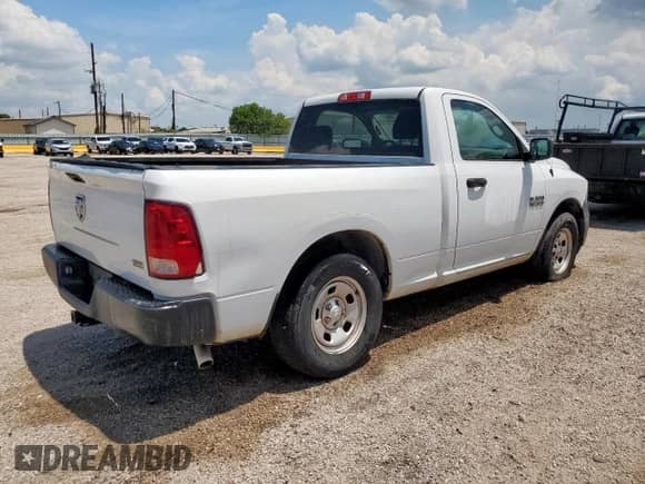 2017 Ram 1500 Tradesman z VIN 3C6JR6AG1HG586666, wystawiony jako Copart lot #65384775 z przebiegiem 31 629 mil mil oraz Czysty tytuł • Clean title. Historia ofert i sprzedaży dostępna na DreamBid. Obrazek 3.