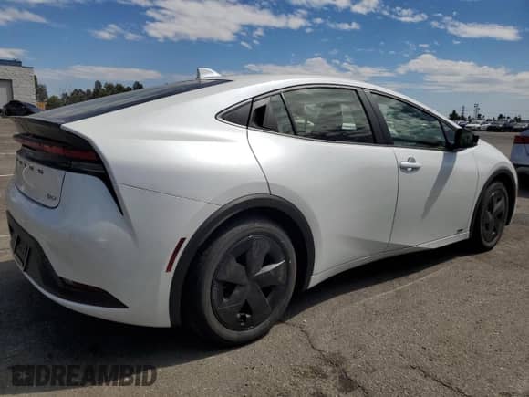 2025 Toyota Prius LE with VIN JTDADABU5S3026898, listed as a Copart auction lot 81225015 with 2,814 mi miles and Salvage title. Bid and sale history available at DreamBid. Image 3.
