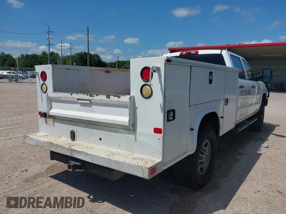 ✅ 2018 Chevrolet Silverado 2500HD Work Truck • VIN: 1GC1KUEG8JF211277 • Lot: 42113305. Listed on IAAI with 210,592 mi. Free auction sales archive from the USA and detailed vehicle history report at DreamBid. Image 4.