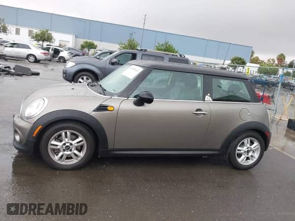 2012 MINI Hardtop with VIN WMWSU3C5XCT262971, listed as a IAAI auction lot 43359213 with 42,086 mi miles and . Bid and sale history available at DreamBid. Image 14.